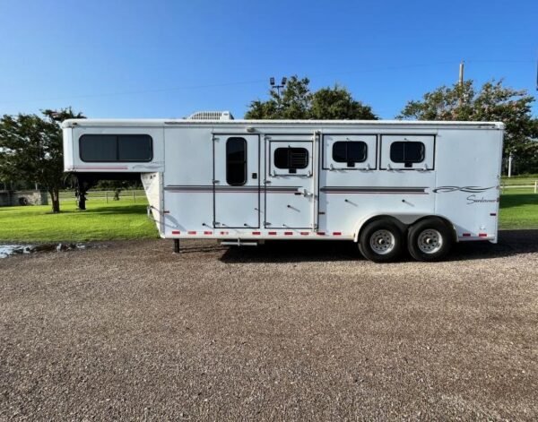 2004 Sundowner 3 Horse Weekender Horse Trailer - Image 3